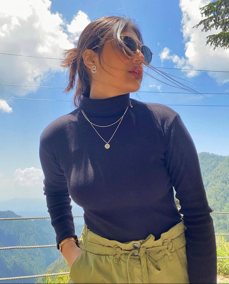 Women's black rib highneck.