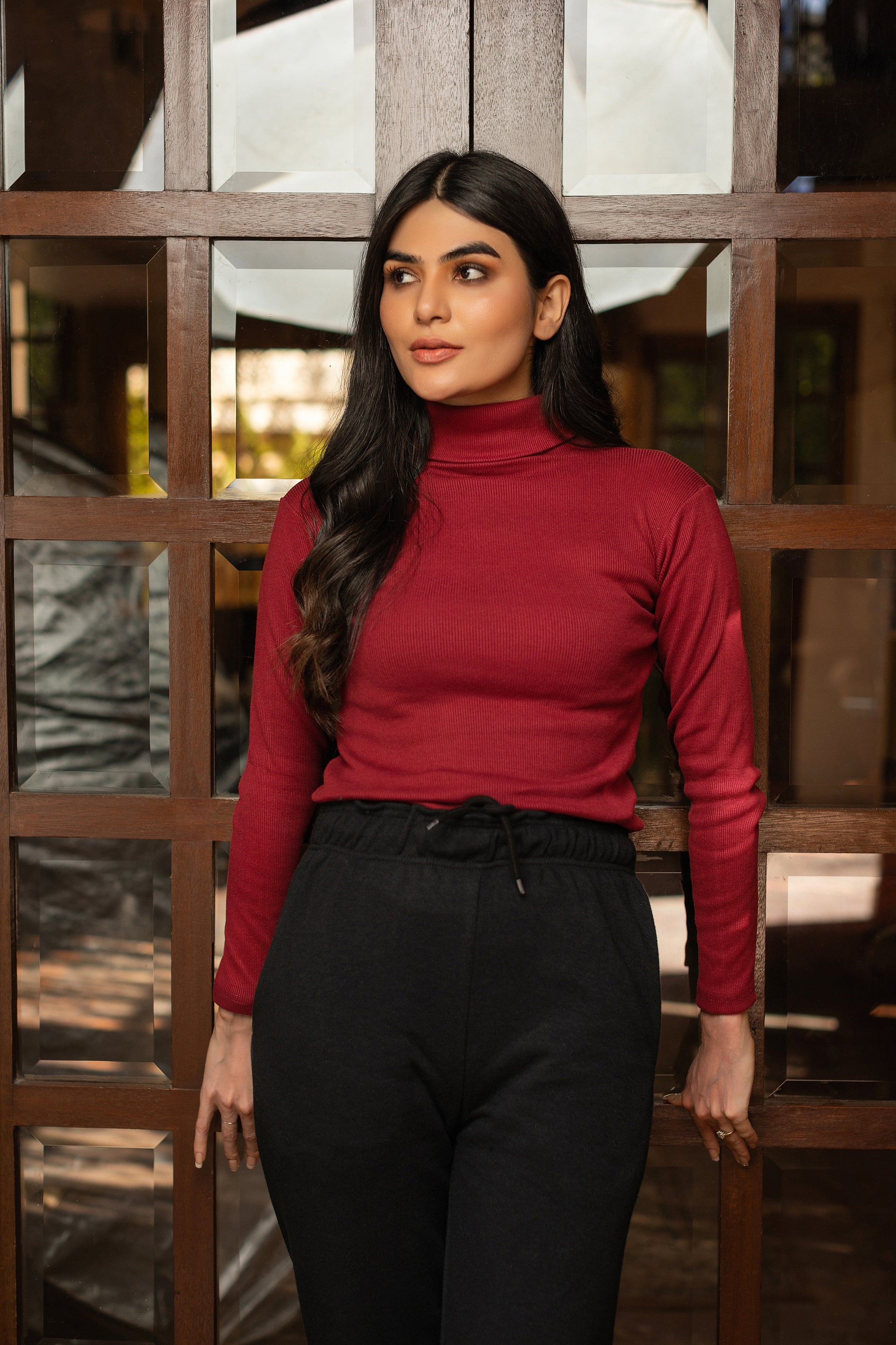 Women's burgandy rib highneck.