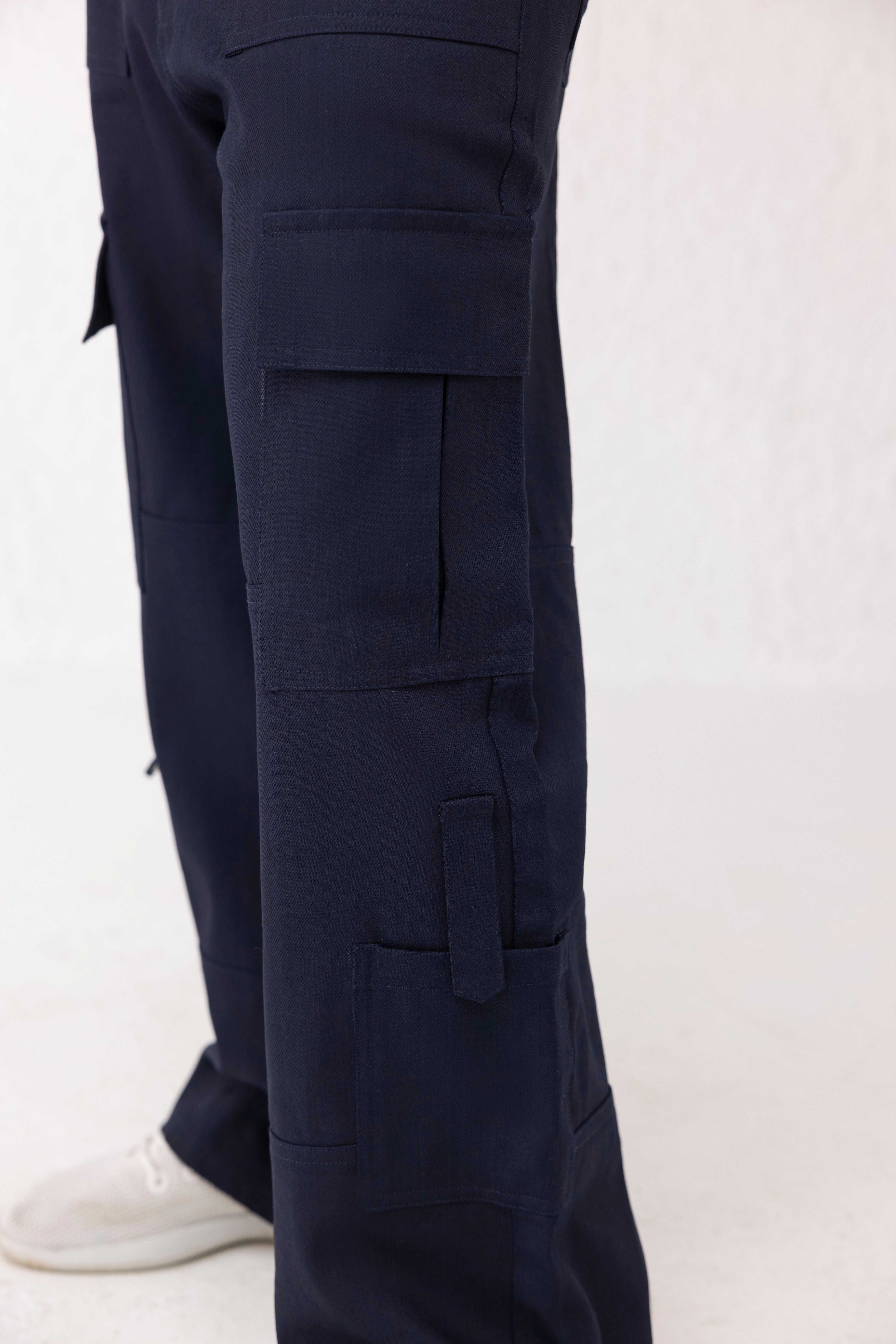 Close up of navy blue twill fabric and pocket structure on Aether wide leg men’s cargo pants
