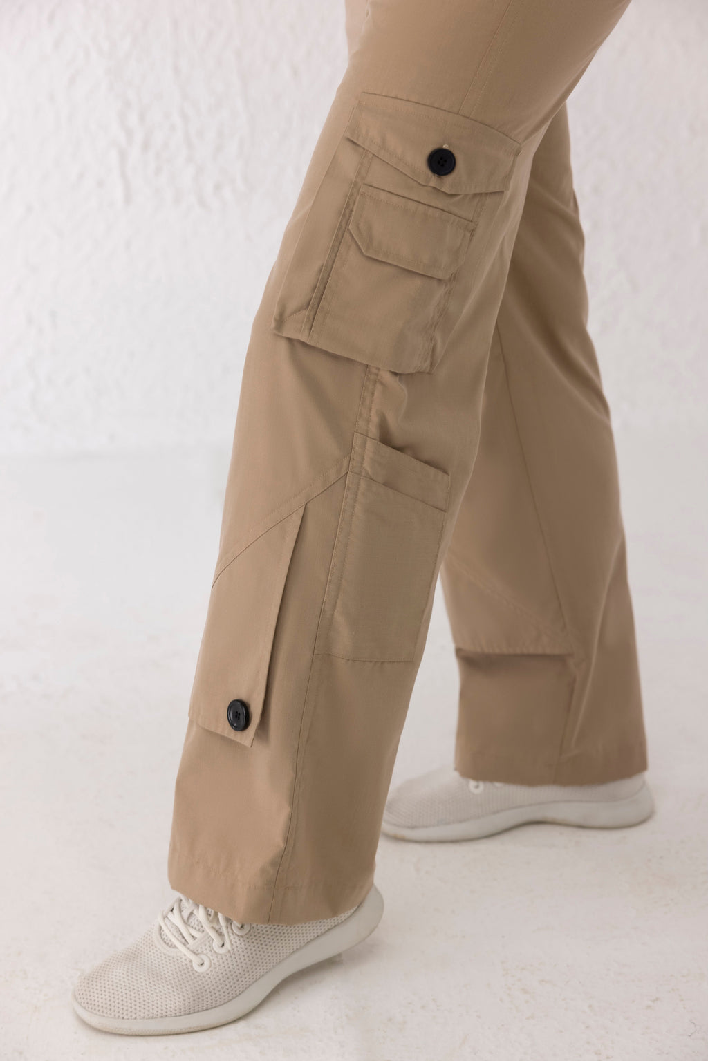 Men’s brown utility cargo pants with shin flap design and black buttons – Decuir Terra Flap Cargo