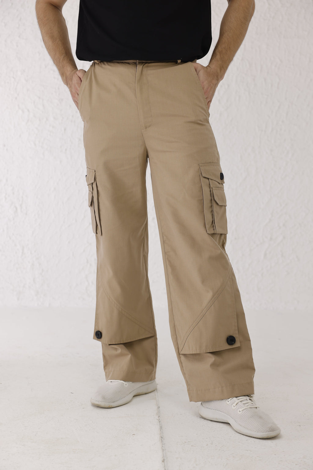 Men’s brown utility cargo pants with shin flap design and black buttons – Decuir Terra Flap Cargo