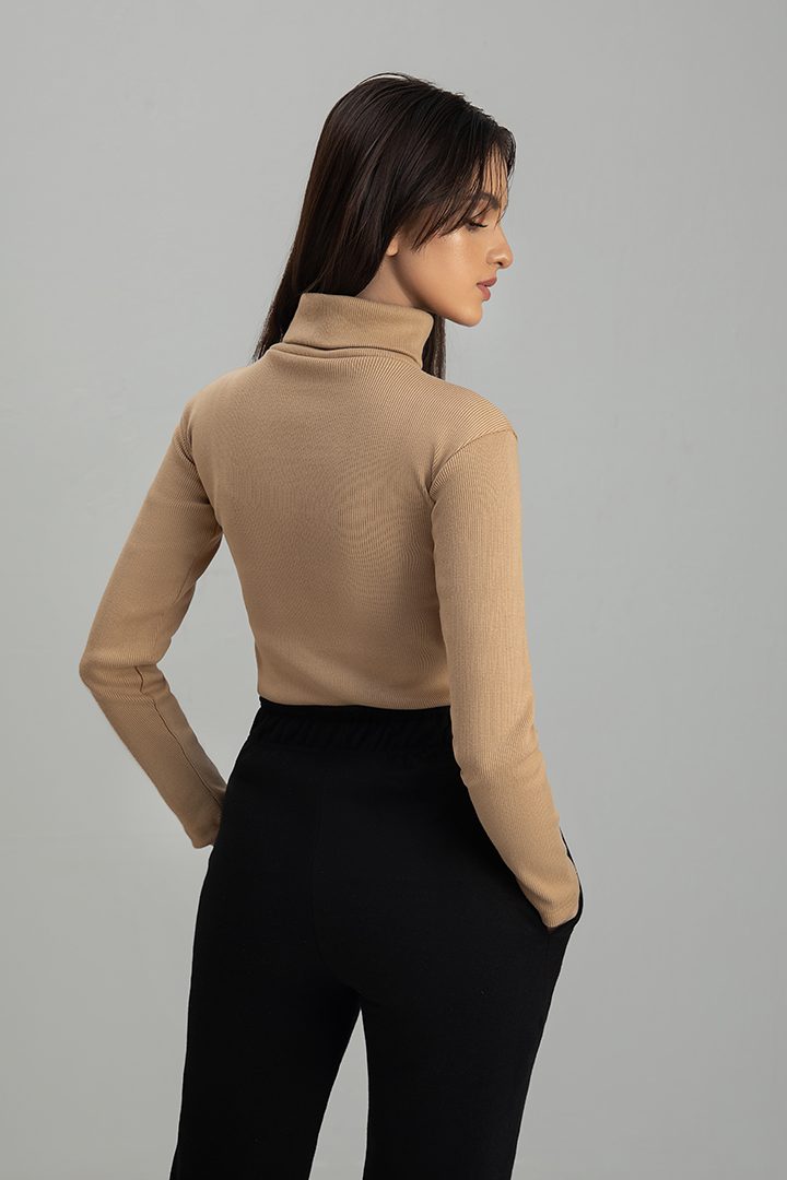Women's caramel brown rib highneck.