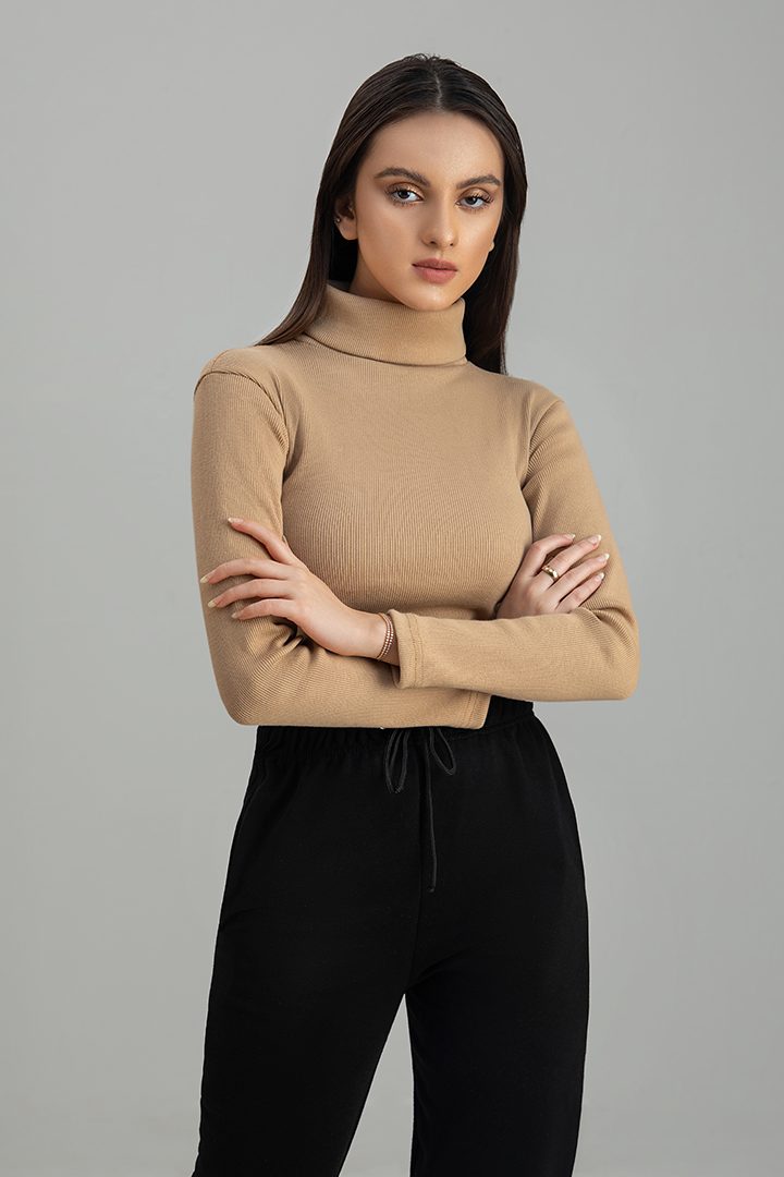 Women's caramel brown rib highneck.